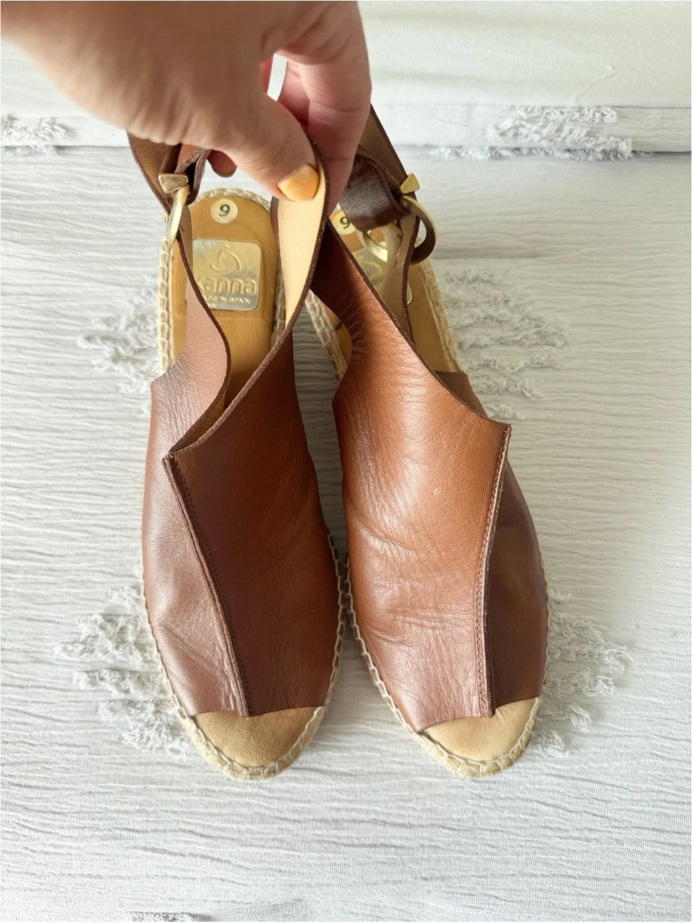 Kanna Fall brown leather gold buckle espadrille sandals size 9